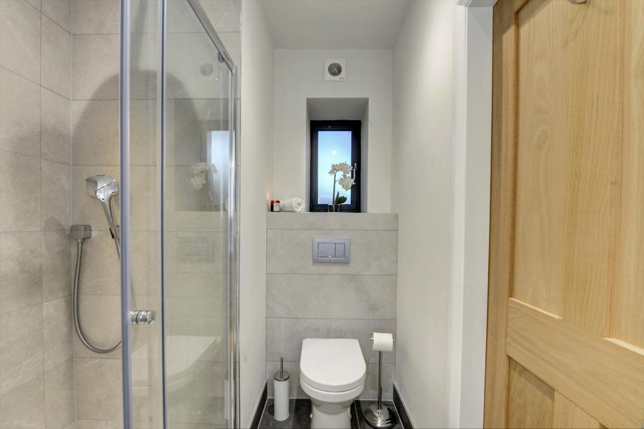 The Penthouse - Allocated Parking With City Views Рипон Экстерьер фото